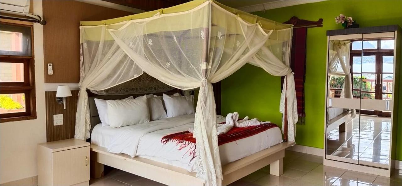 Toba Village Inn Тук-Тук Экстерьер фото