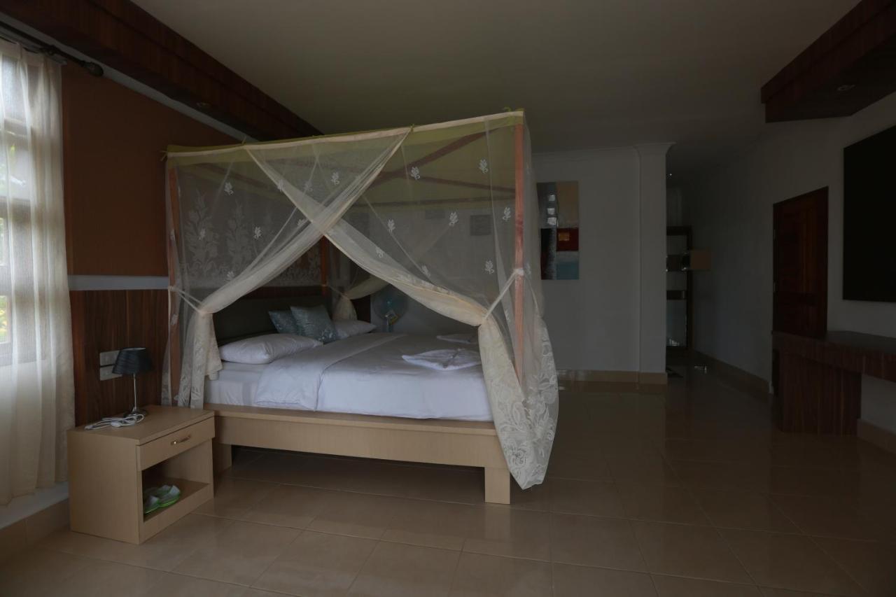 Toba Village Inn Тук-Тук Экстерьер фото