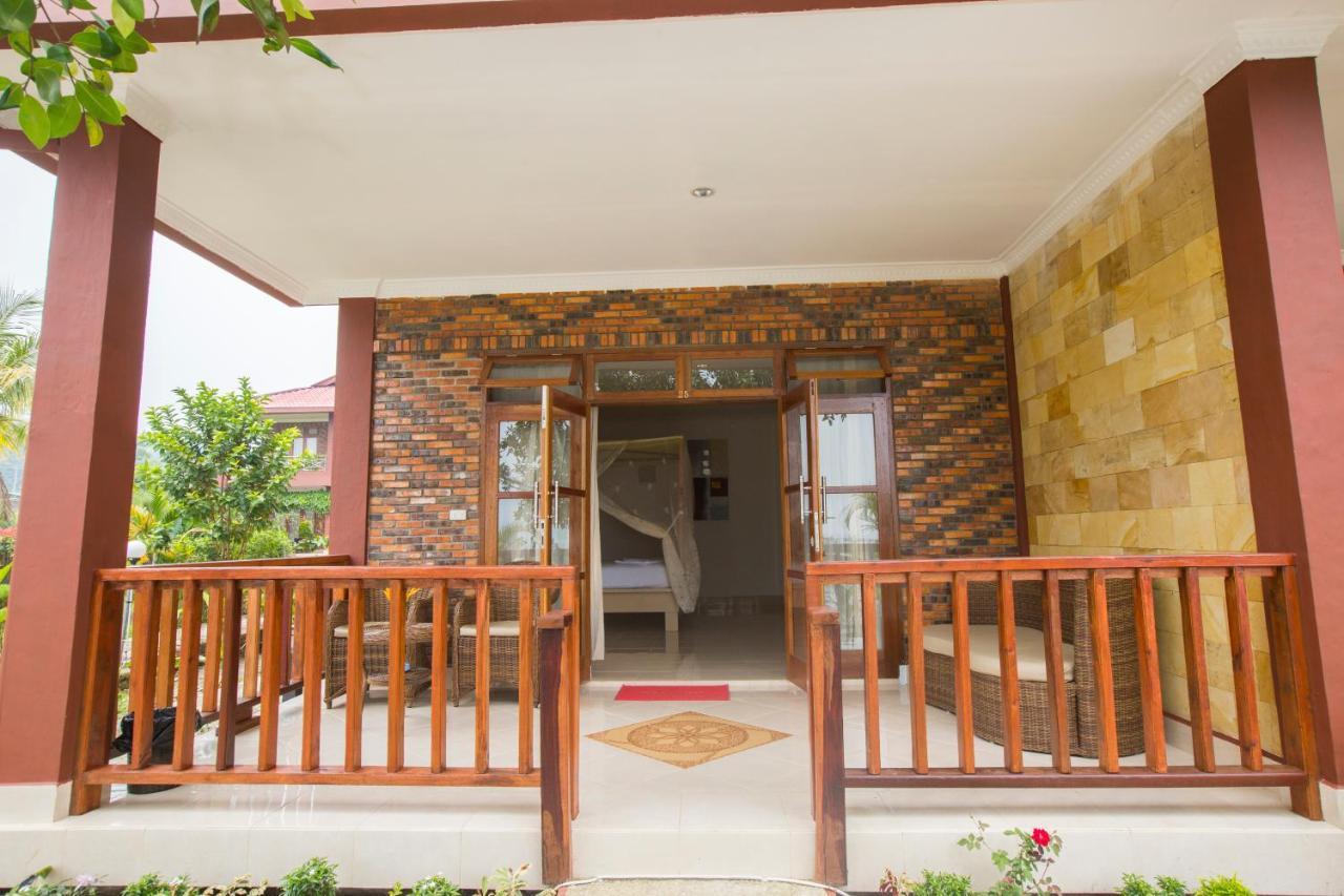 Toba Village Inn Тук-Тук Экстерьер фото